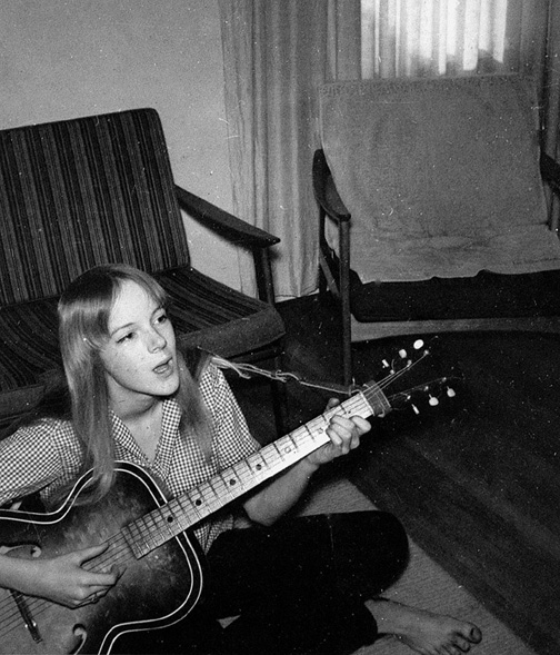 35088709.15withfirstguitarw